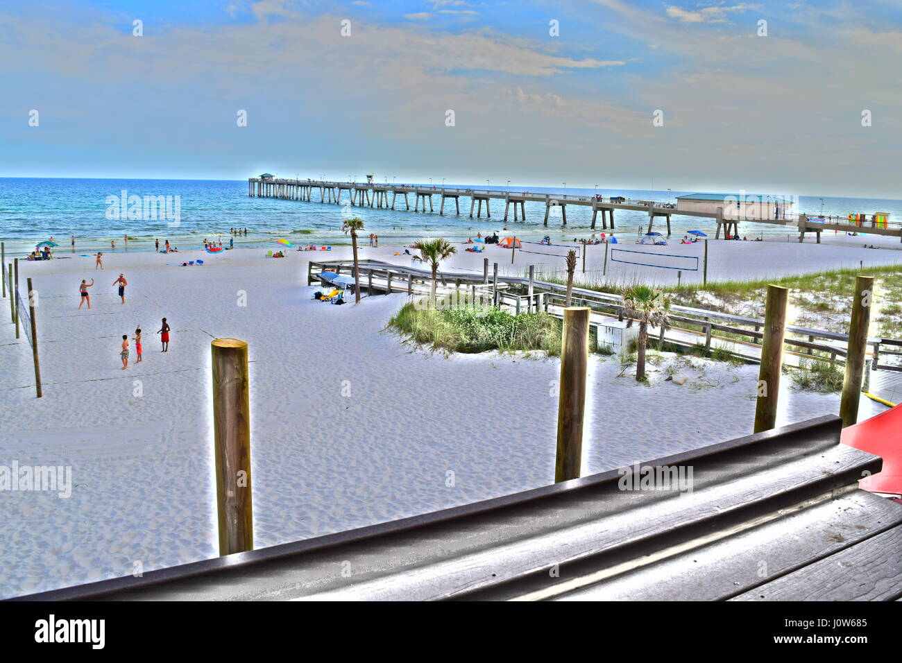 Fotos von Strand, weißer Sand, blaues Wasser in Florida. Popfarben, aufgenommen mit DSLR. Sie sehen die Strände in Okaloosa Island und die Destin, FL Stockfoto