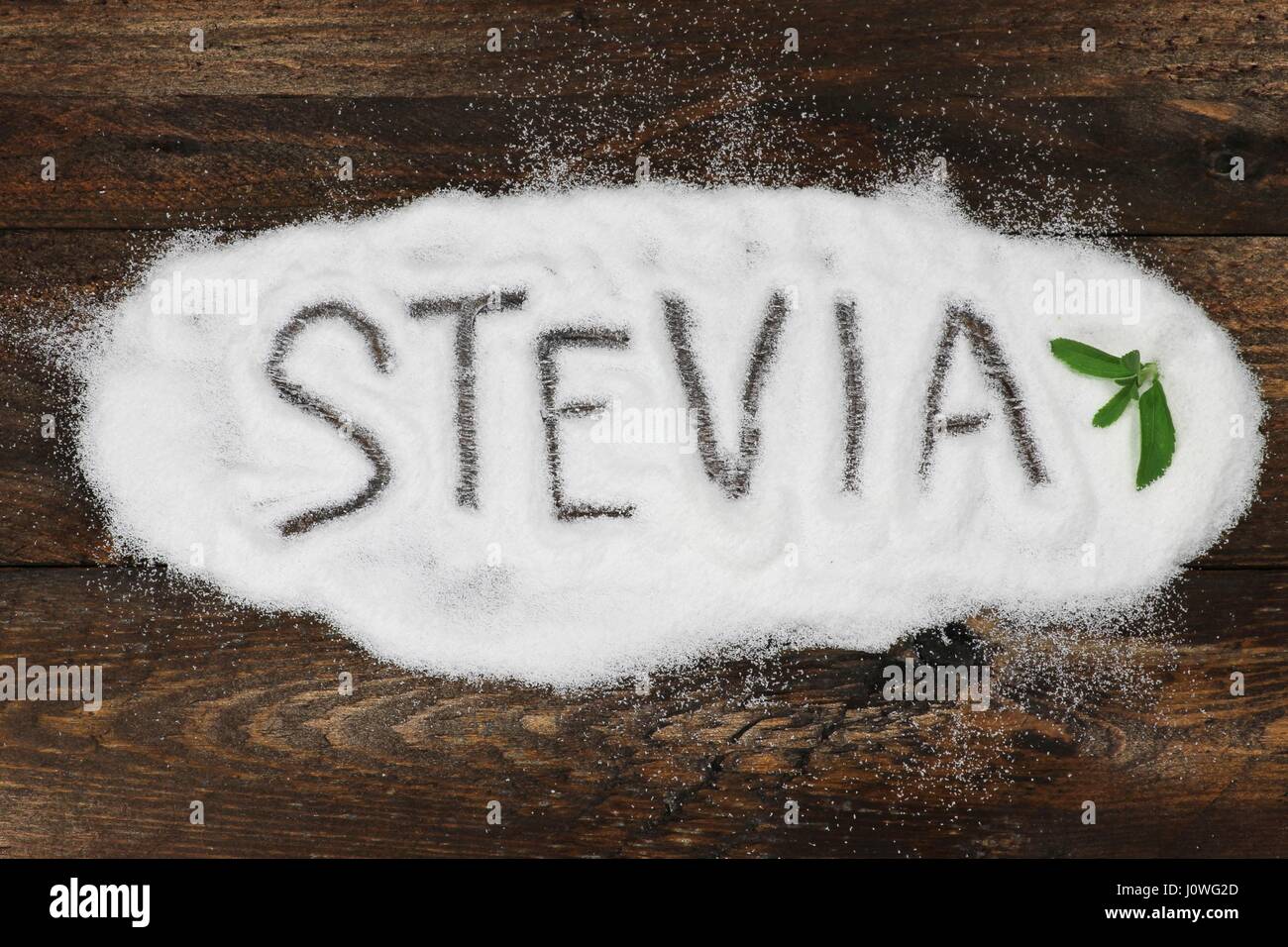 STEVIA Stevia Pulver auf hölzernen Hintergrund geschrieben Stockfoto