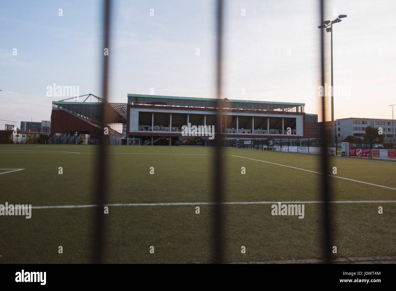 Blick auf Fußballplätzen neben St. Pauli Millentor Stadion in Hamburg. Stockfoto