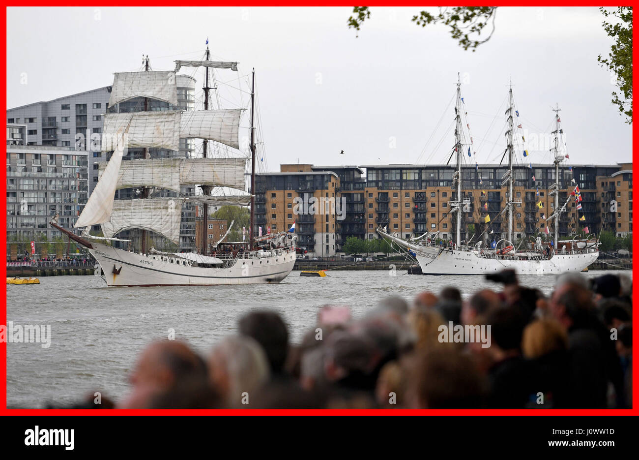 PABest die Flotte der Großsegler durchquert Greenwich während einer Parade von Segeln auf der Themse um das Ende des Royal Greenwich groß Schiffe Festivals als Teil des Rendez-Vous 2017 Tall Ships Regatta zu kennzeichnen. Stockfoto