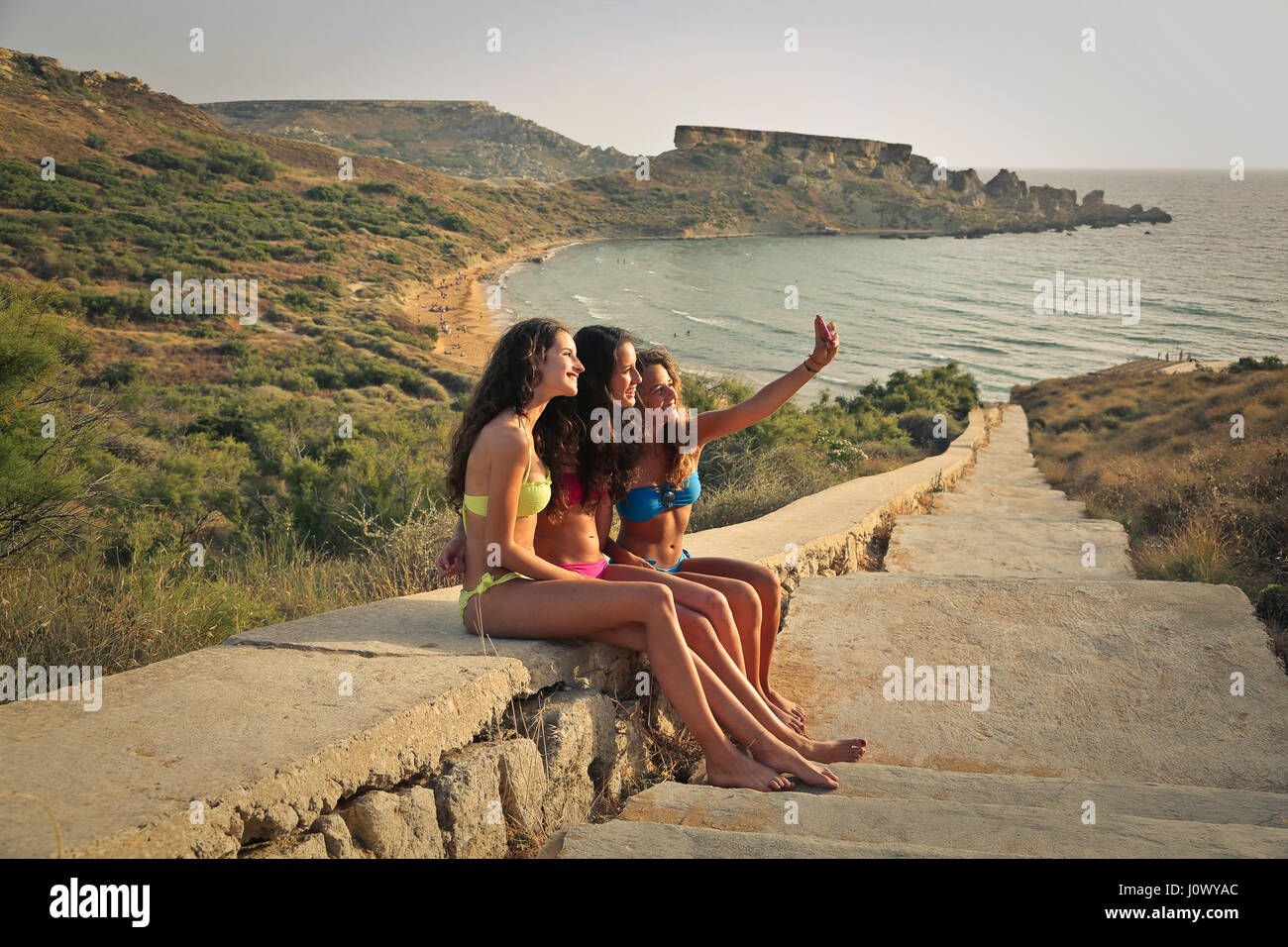 3 Frauen im Bikini unter einem selfie Stockfoto