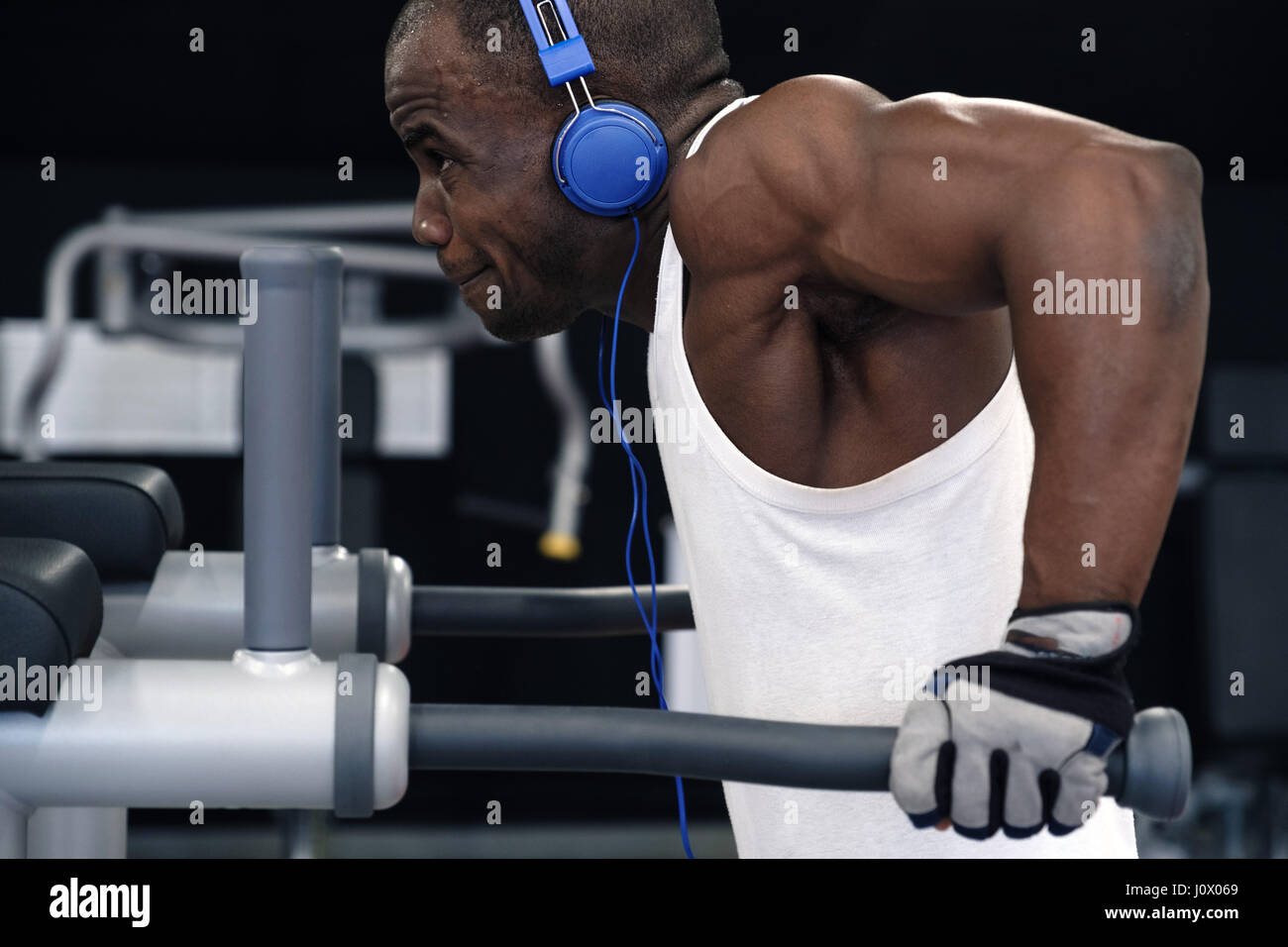 Men es Beine und Frauen die Beine in leichten Schuhen auf die Haarnadel. Horizontale Foto Stockfoto
