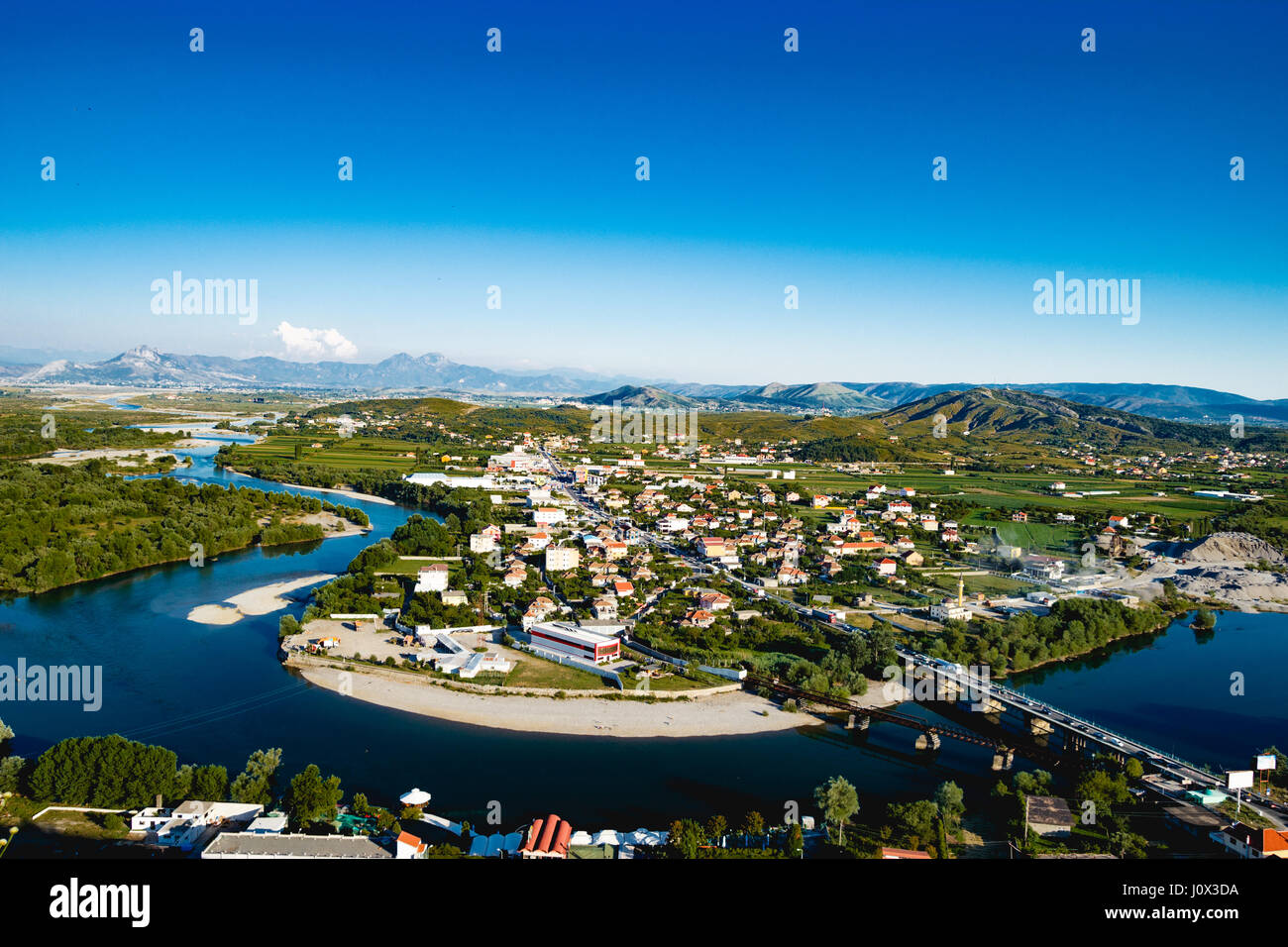 Shkoder Albanien mit Flussblick Stockfoto
