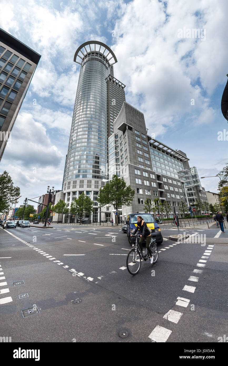 FRANKFURT AM MAIN, Deutschland - 20. Mai 2016: Westend Tower Wolkenkratzer. Es ist das dritte höchste Wolkenkratzer in Frankfurt. Frankfurt Am Main ist eine dynamische ein Stockfoto
