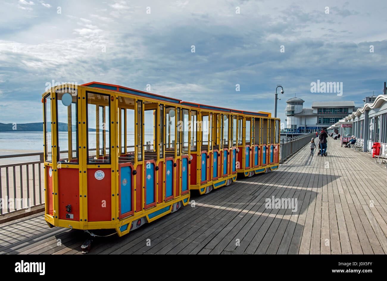 Traktor-Zug auf Grand Pier Weston Super Mare Somerset Stockfoto