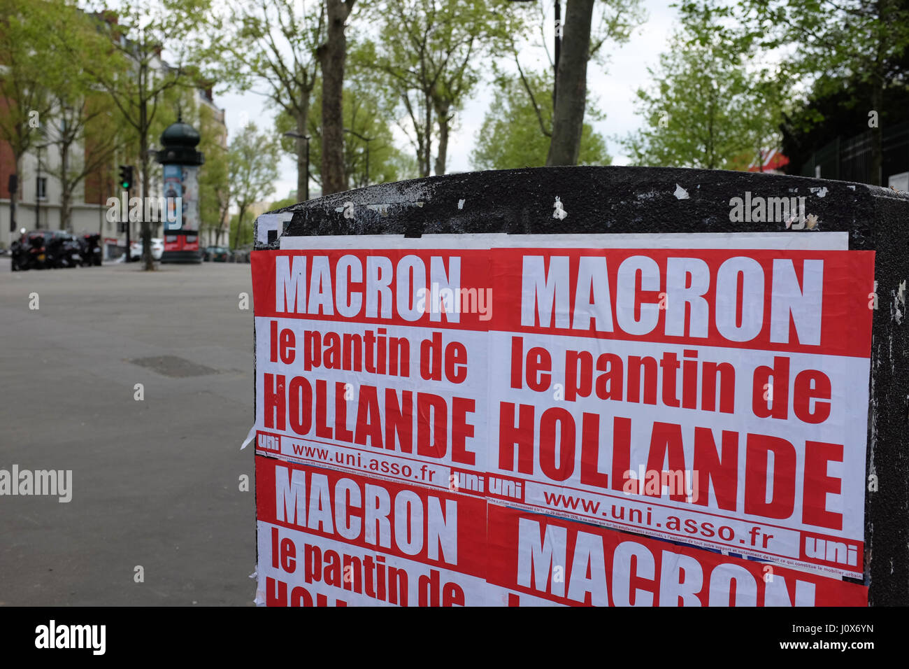 Plakate in Paris für 2017 französischen Präsidentschaftswahlkampf Stockfoto