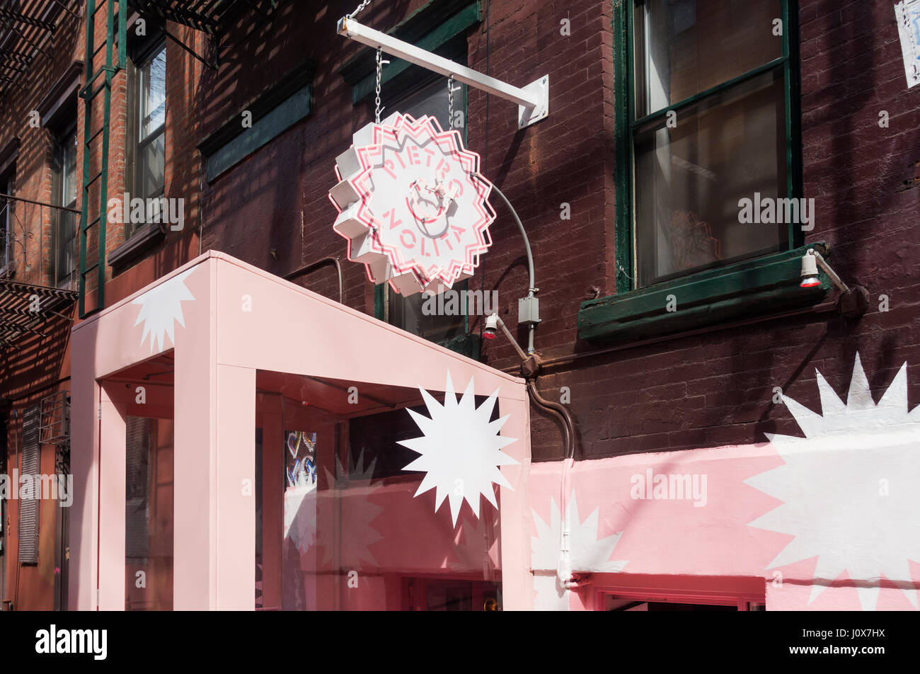 Rosa und weiße Front, Pietro Nolita, ein italienisches Restaurant in Lower Manhattan Stockfoto