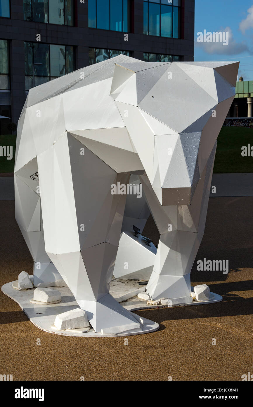 Eisbär, eine Skulptur von Liam Hopkins von Lizerian Studios, neue Bailey, Salford, Manchester, England, UK Stockfoto