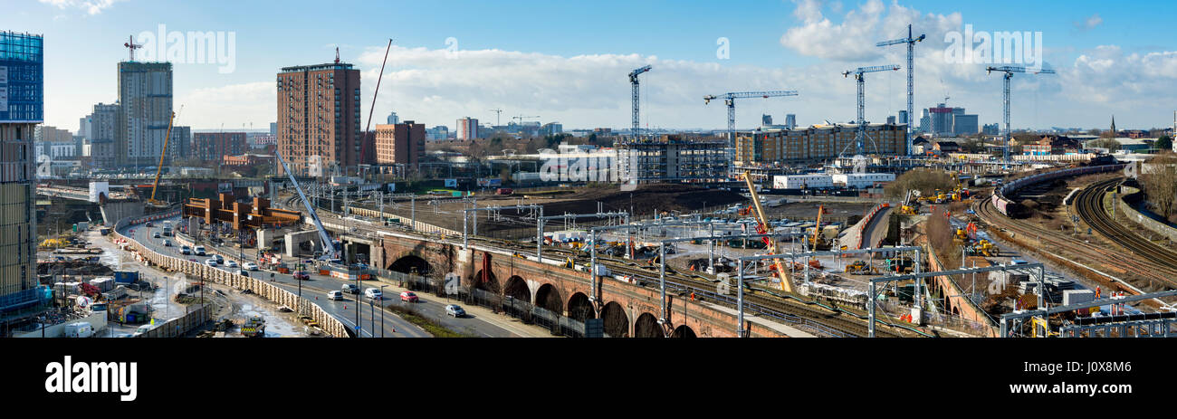 Panorama zeigt die Bauarbeiten für die neue Bahnverbindung, die Ordsall Akkord und die Middlewood sperrt Entwicklung, Salford, Manchester, England, UK Stockfoto