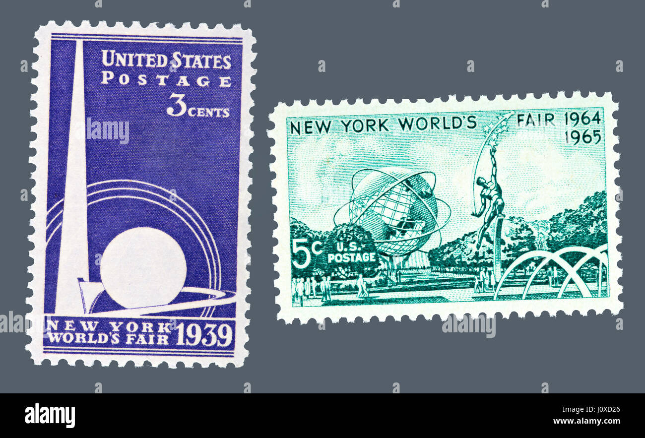 1939 und 1964 in New York World's Fair Briefmarken - Die 1939 3-Cent-Marke zeigt die berühmten trylon und Perisphere und die 1965 5-Cent-Marke depi Stockfoto