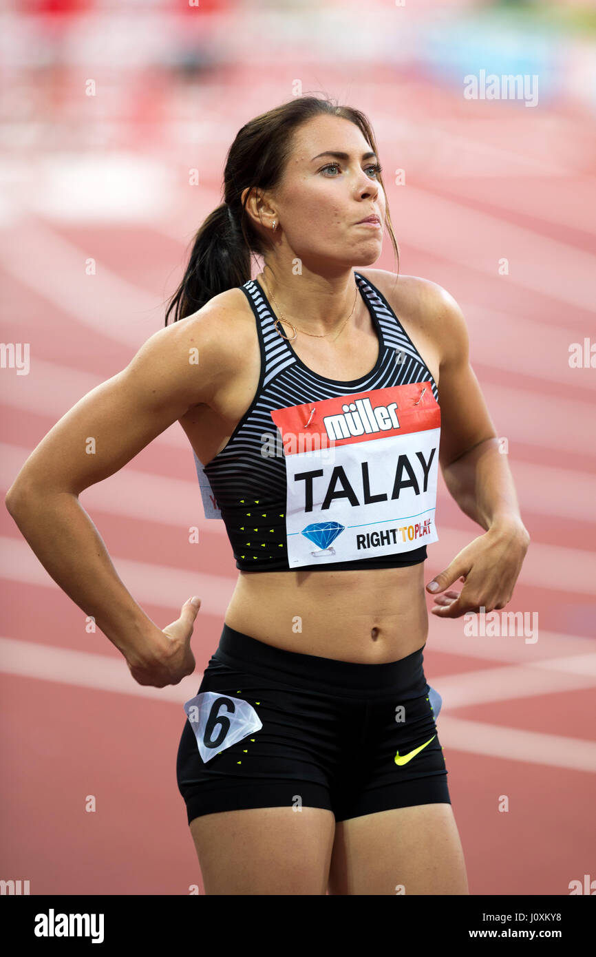 Alina Talay Belarus im Wettbewerb bei der Frauen 100m Hürden Hitze 2 in