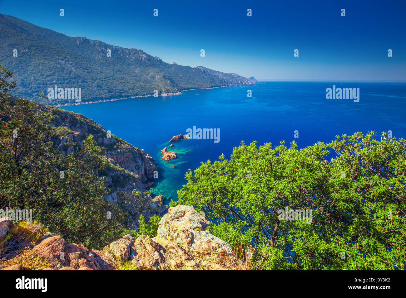 Blick vom berühmten Küstenstraße D81 mit Blick auf den Golfe de Girolata von Bocca Di Palmarella, Korsika, Frankreich, Europa. Stockfoto