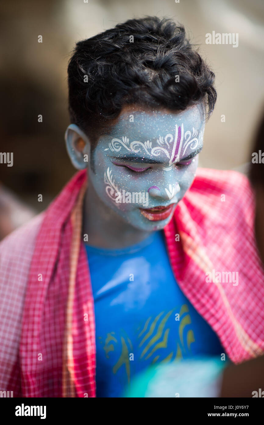 Gesicht gemalt Mann beim Gajan und Charak-Festival in Krishnadepur, West-Bengalen Stockfoto