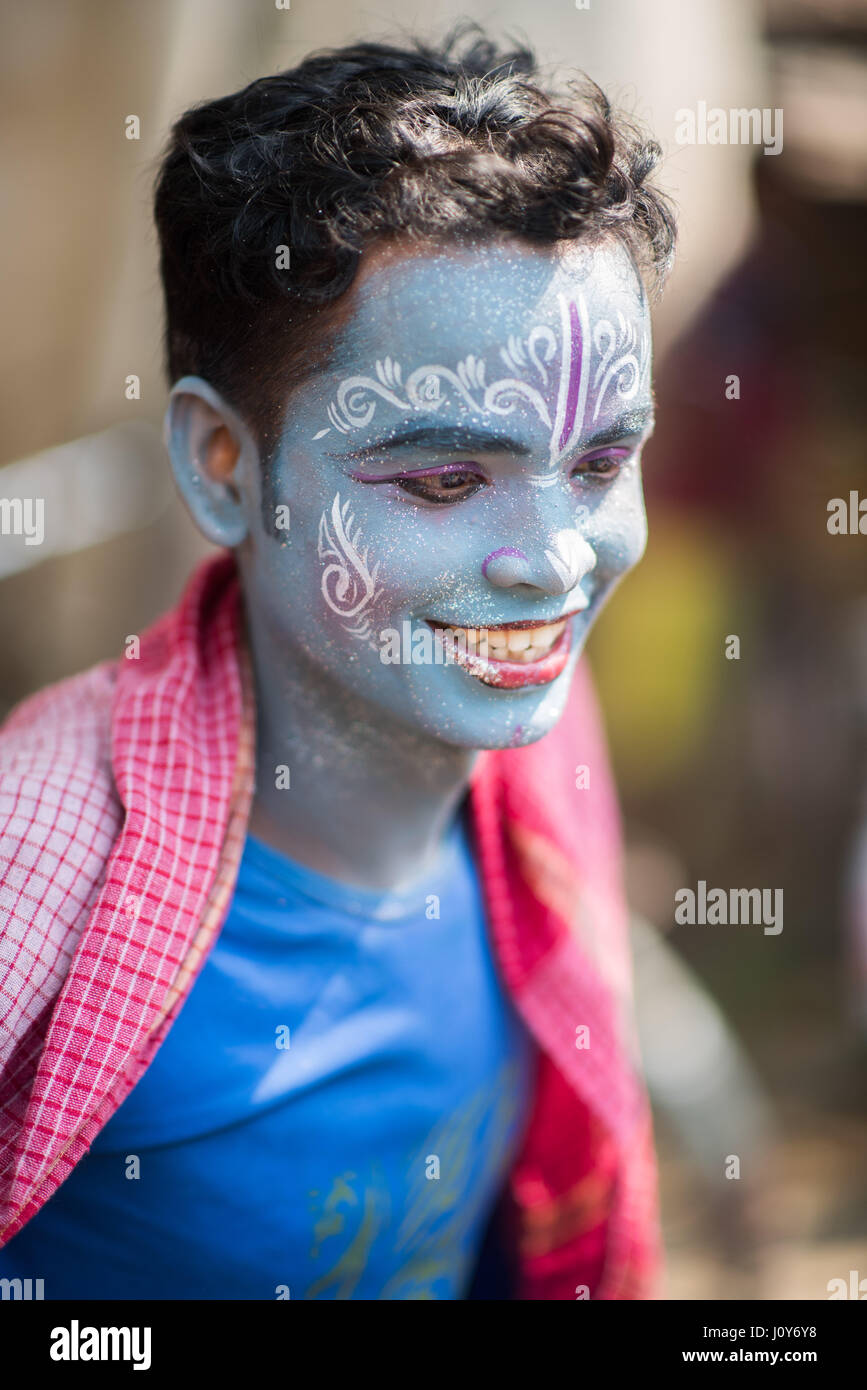 Gesicht gemalt Mann beim Gajan und Charak-Festival in Krishnadepur, West-Bengalen Stockfoto