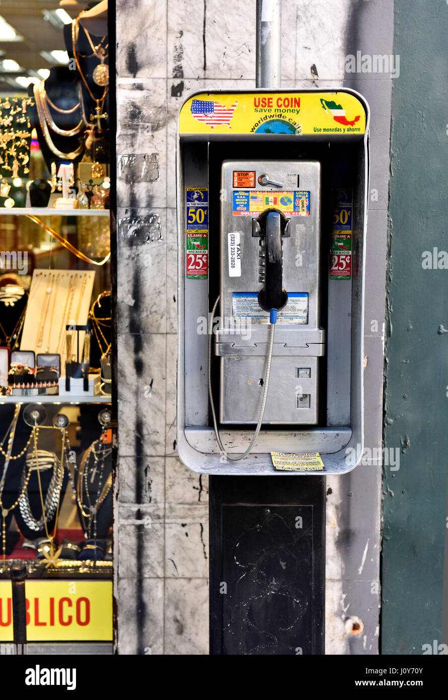 Eine Telefonzelle in der Innenstadt von Los Angeles Kalifornien Stockfoto