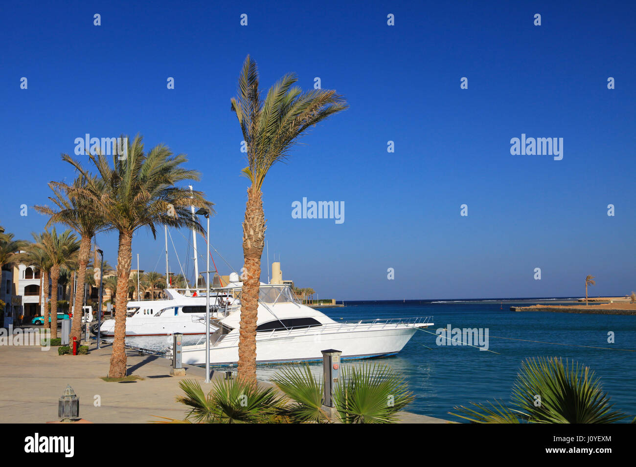 PORT GHALIB, Ägypten - 2. April 2017: Port Ghalib, einen schönen Hafen, Yachthafen und touristischen Stadt in der Nähe von Marsa Alam, Ägypten Stockfoto