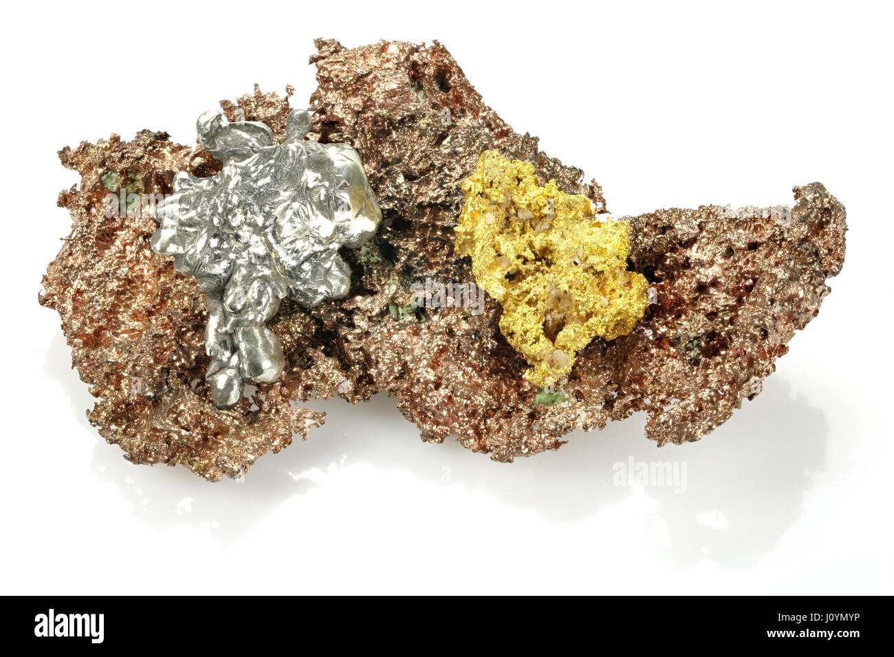 Gold, Silber und Kupfer Nuggets isoliert auf weißem Hintergrund Stockfoto