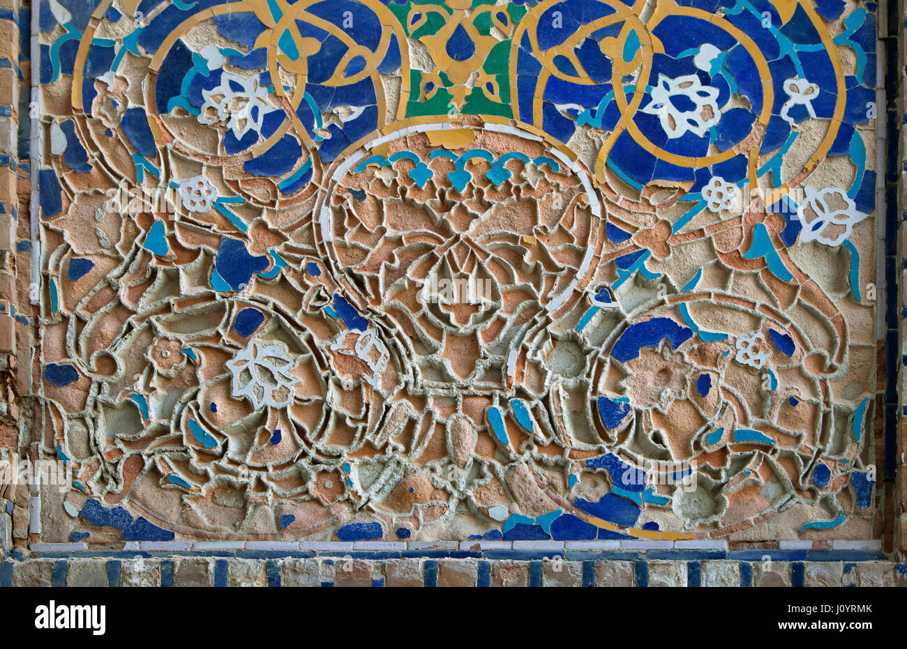 Stück des alten Mosaiks an der Wand eine alte Gebäude der Registan-Platz, Samarkand, Usbekistan Stockfoto Stück des alten Mosaiks an der Wand eine alte Gebäude der Registan-Platz, Samarkand, Usbekistan Stockfoto
