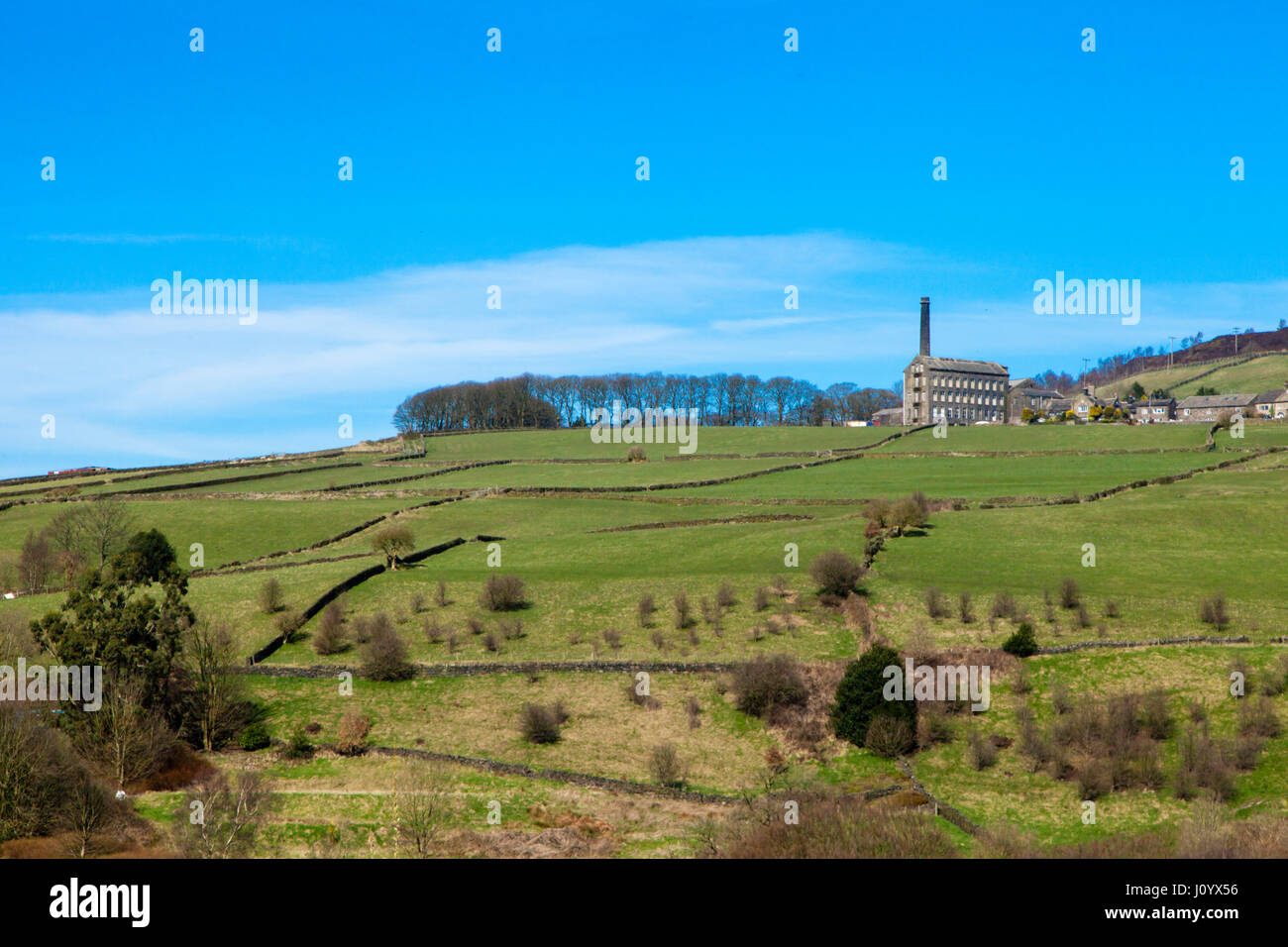 Blick über das Tal in Richtung Altstadt Mühle von Dodnaze, Hebden Bridge, West Yorkshire Stockfoto