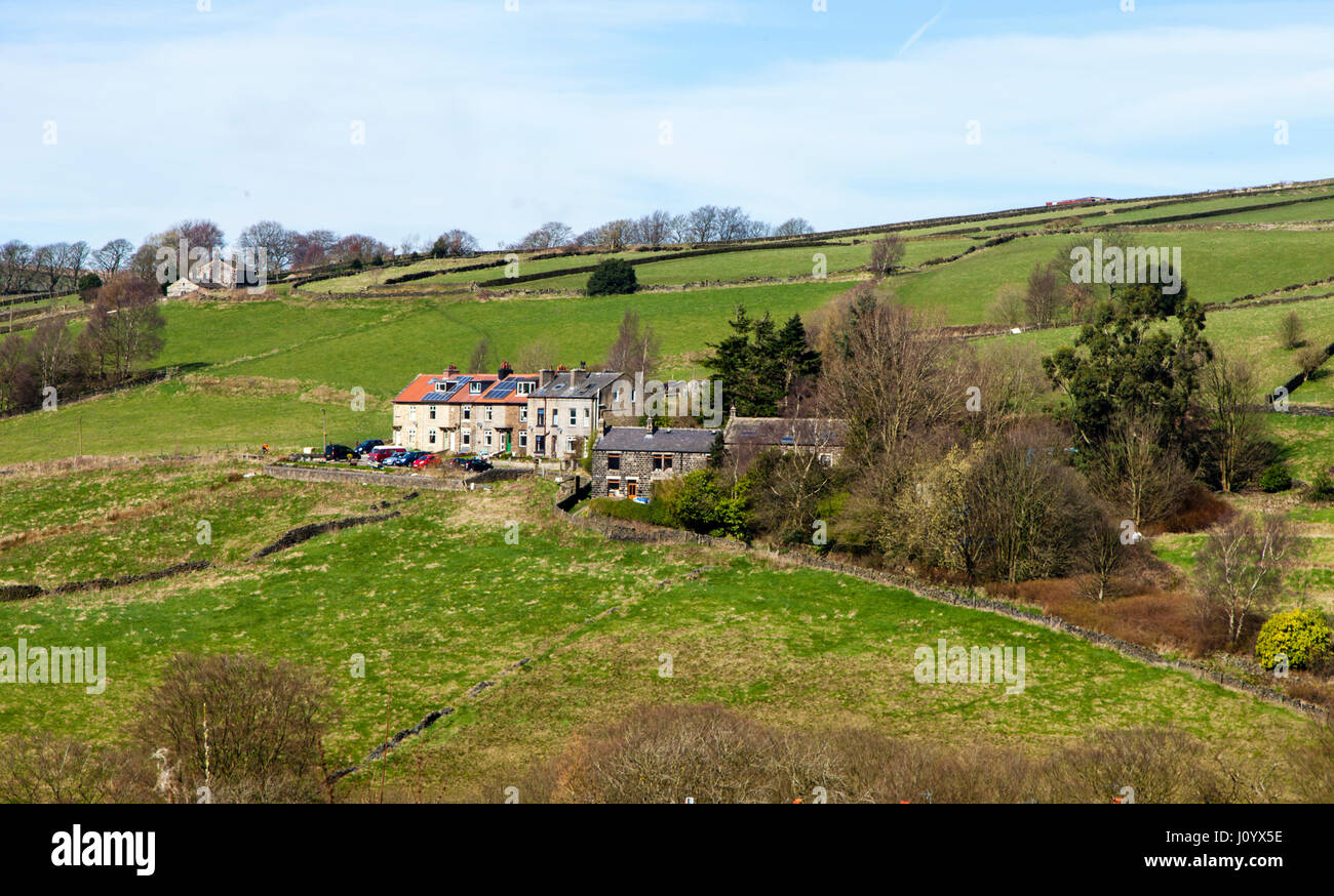 Eine Reihe von Häusern am Hang in der Nähe von Hebden Bridge, West Yorkshire, England Stockfoto