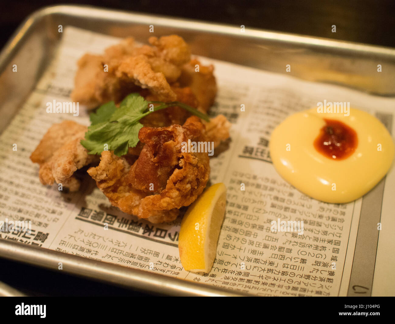 Huhn an kaarage kemuri tatsu-ya, ein japanischer Izakaya in Austin, Texas Stockfoto