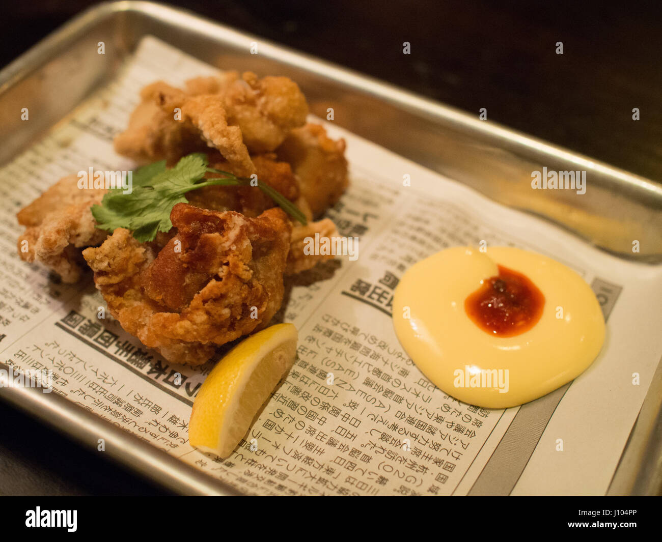 Huhn an kaarage kemuri tatsu-ya, ein japanischer Izakaya in Austin, Texas Stockfoto