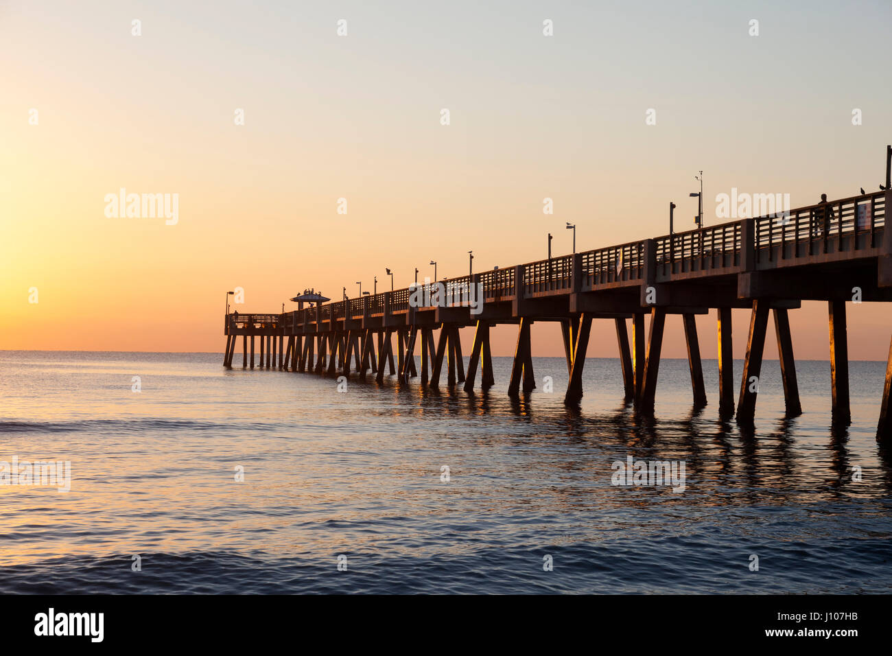 Dania Beach Angelpier bei Sonnenaufgang. Hollywood Beach, Florida, Vereinigte Staaten Stockfoto