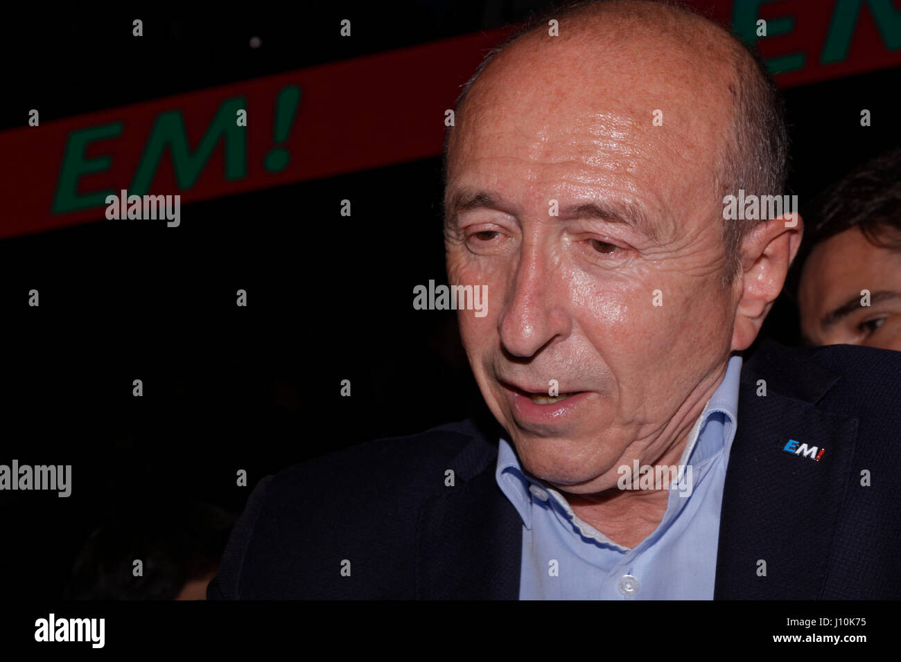 Paris, Frankreich. 17. April 2017. Gérard Collomb besucht letzten großen Treffen von Emmanuel Macron in Paris Bercy vor dem ersten Wahlgang der französischen Präsidentschaftswahlen. Bildnachweis: Bernard Menigault/Alamy Live-Nachrichten Stockfoto