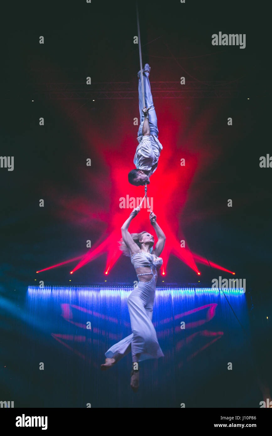 15. April 2017: Dmitri Grigorov und Anastasia Vashchenko (auch bekannt als Flight of Passion) in "Alis - Le Cirque mit der weltweit Top-Performern" Leben in Turin bei der Pala Vela für ihre erste Tour 2017 Datum Foto: Cronos/Alessandro Bosio Stockfoto
