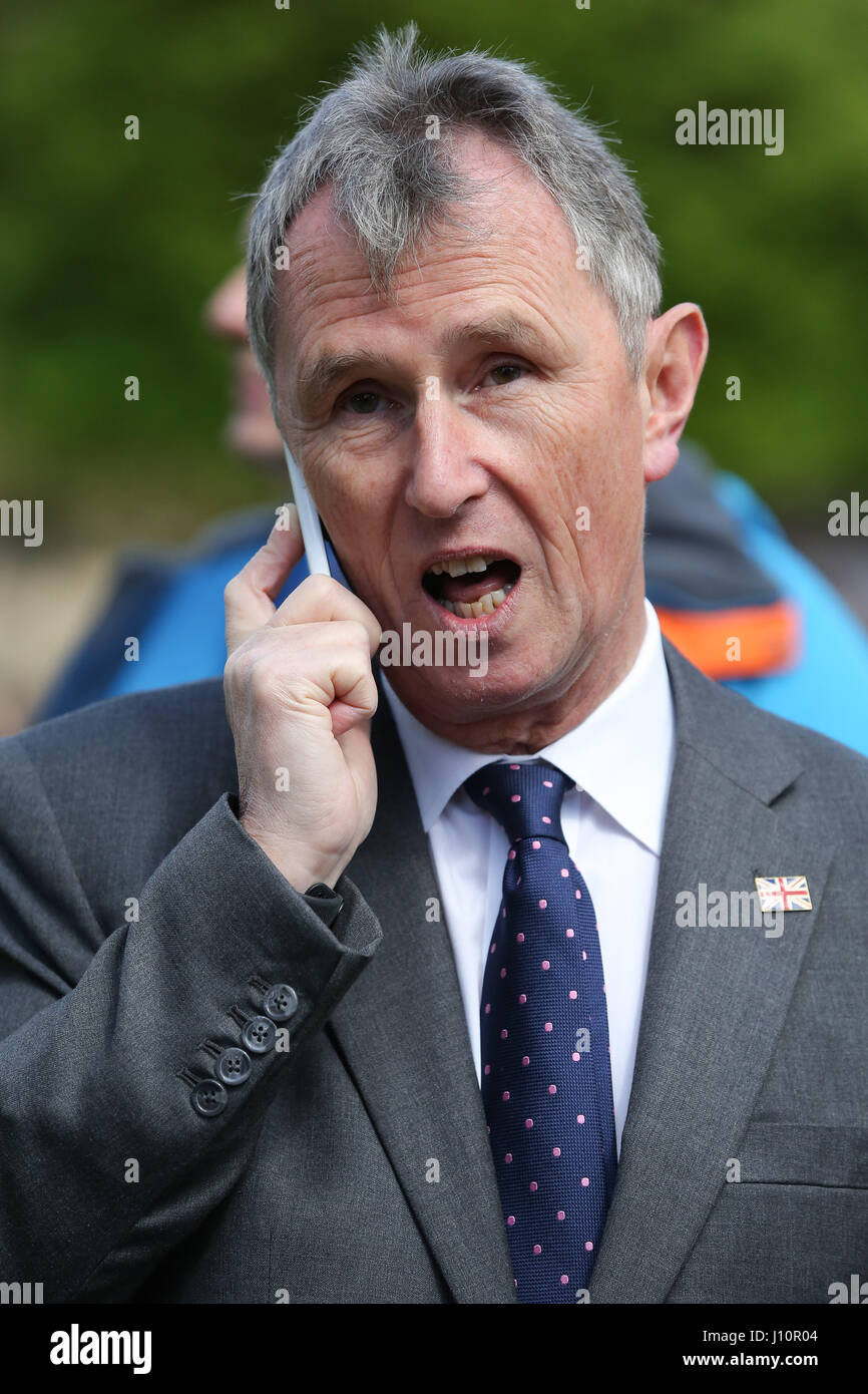 College Green. London, UK. 18. April 2017. Nigel Evans gibt Medien-Interview am College Green britische Premierminister Theresa Mai Bekanntgabe des allgemeinen Wahlen Credit: Dinendra Haria/Alamy Live News Stockfoto