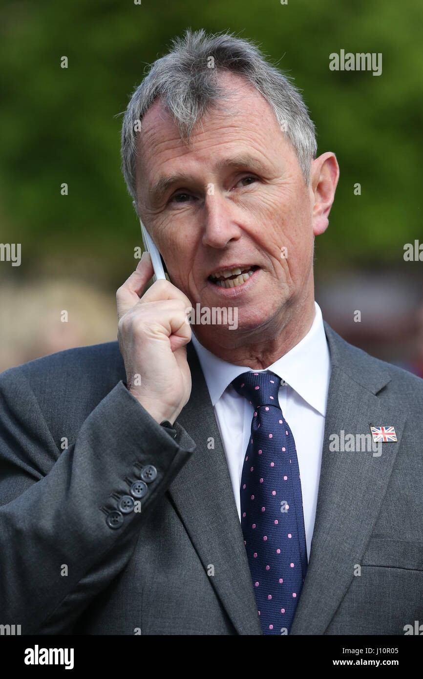 College Green. London, UK. 18. April 2017. Nigel Evans gibt Medien-Interview am College Green britische Premierminister Theresa Mai Bekanntgabe des allgemeinen Wahlen Credit: Dinendra Haria/Alamy Live News Stockfoto