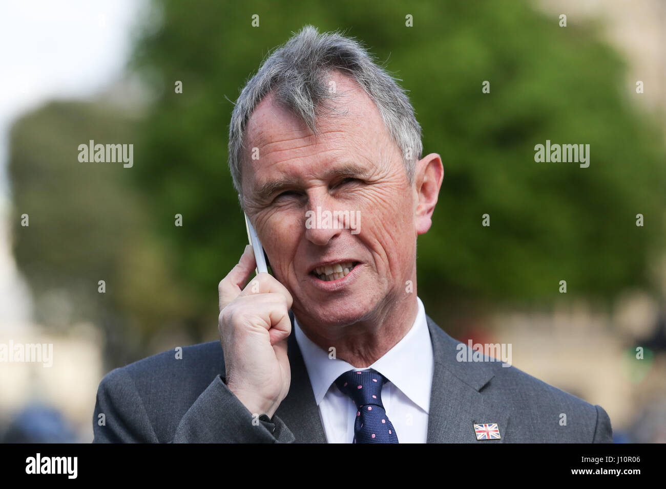 College Green. London, UK. 18. April 2017. Nigel Evans gibt Medien-Interview am College Green britische Premierminister Theresa Mai Bekanntgabe des allgemeinen Wahlen Credit: Dinendra Haria/Alamy Live News Stockfoto