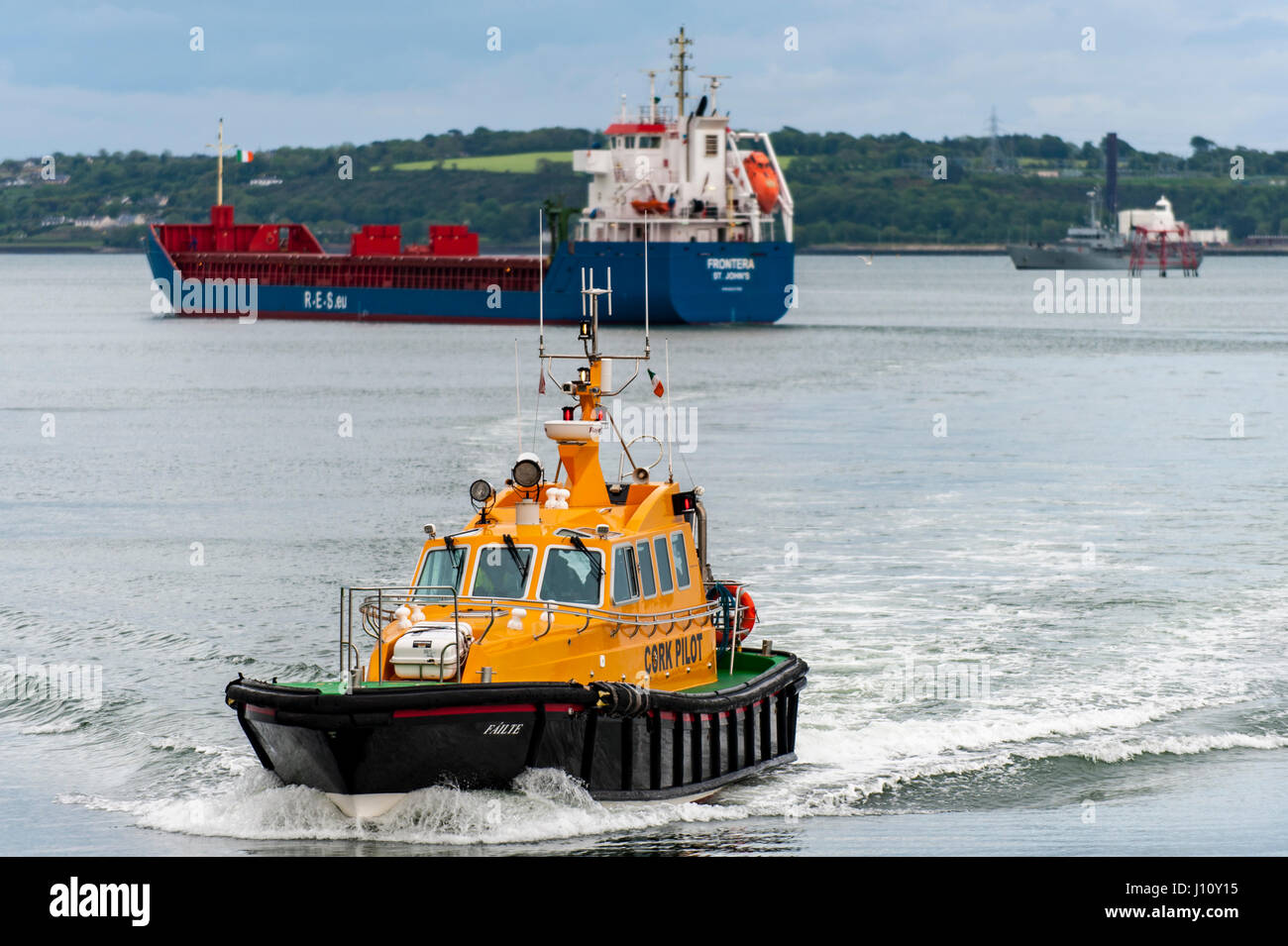 Cork Pilot Bootsanlegestelle 'Failte' Ansätze der haben landete der Pilot von Stückgut-Schiff "Frontera" in Cobh, Textfreiraum Hafen von Cork, Irland Stockfoto