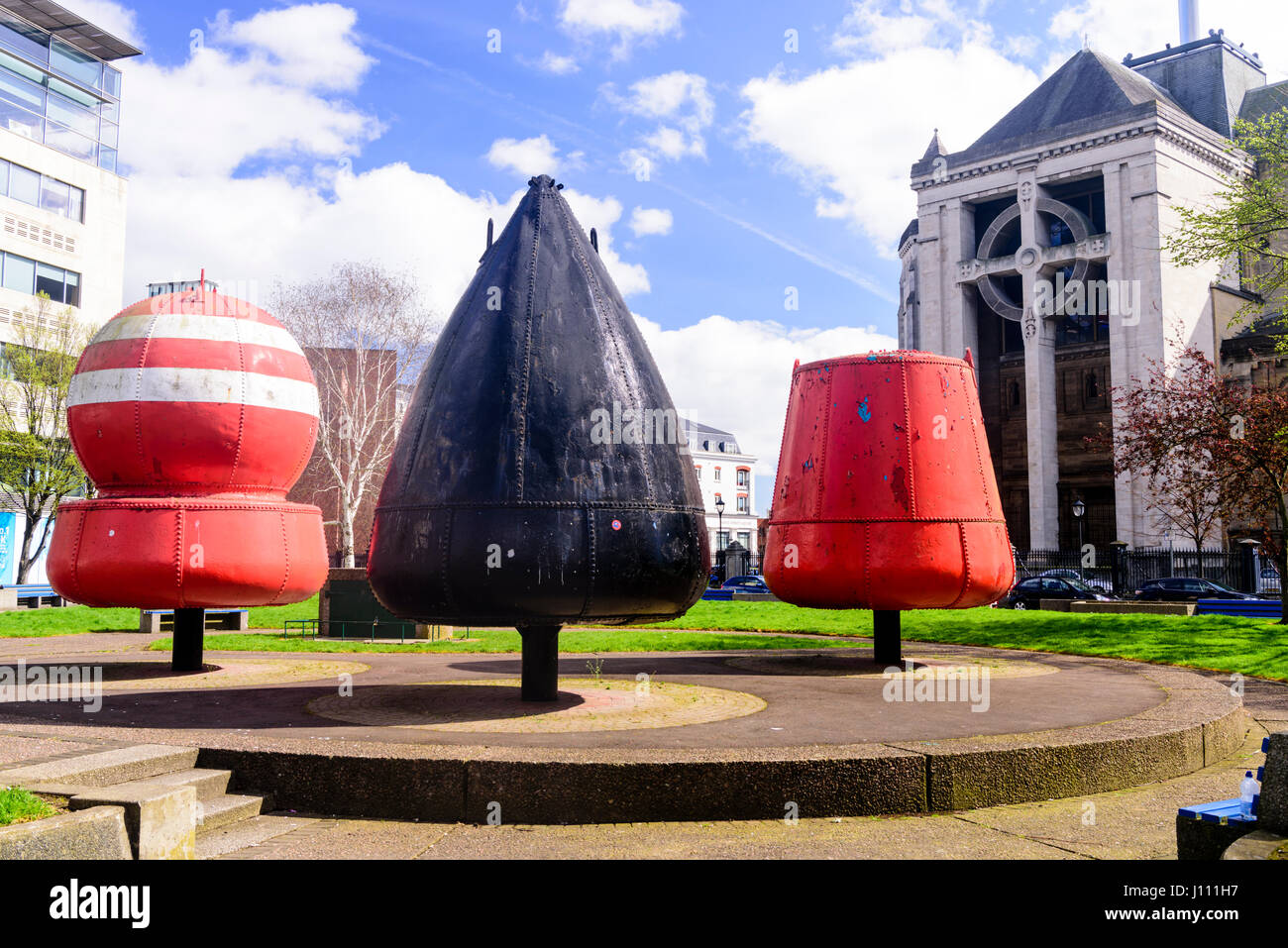 Die berühmte "Belfast Bojen" Boje Park, neben der St.-Annen Kathedrale.  Die Bojen gab es seit den frühen 1980er Jahren Stockfoto
