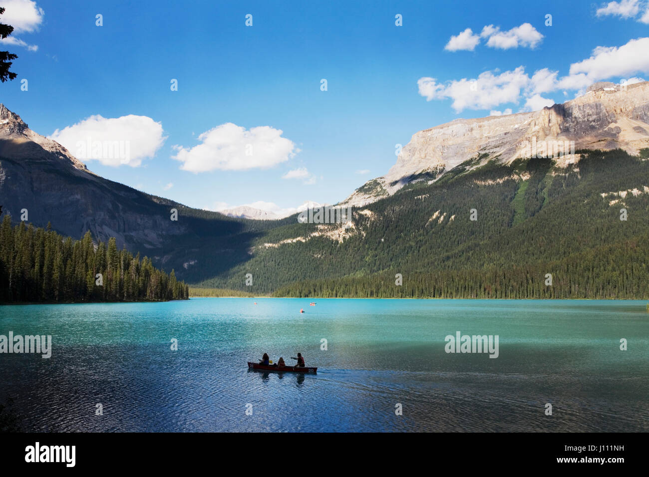 Menschen, Kanufahren auf See Emerald Lake Resort Yoho-Nationalpark Stockfoto