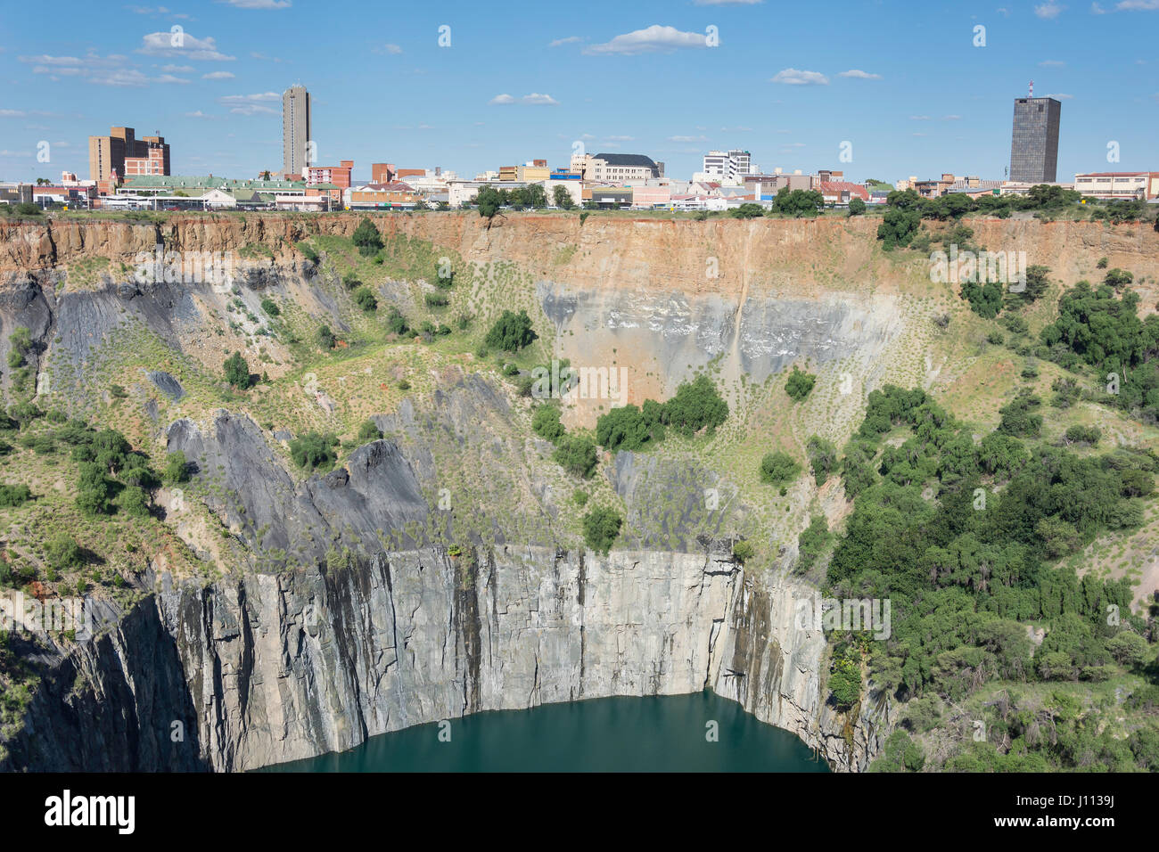 "Big Hole" und die Innenstadt von Kimberley, South Circular Road, Kimberley, Provinz Northern Cape, Südafrika Stockfoto