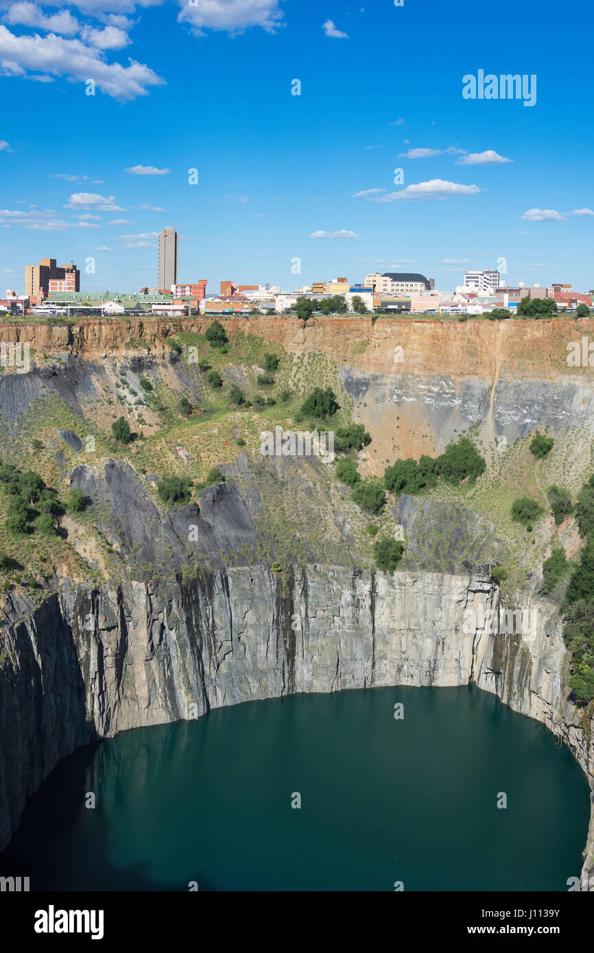"Big Hole" und die Innenstadt von Kimberley, South Circular Road, Kimberley, Provinz Northern Cape, Südafrika Stockfoto
