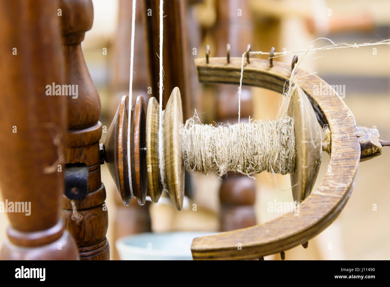 Leinen-Faden, gesponnen und Wunde auf eine Spule an der Wellbrook Beetling Mühle, Cookstown, Northern Ireland Stockfoto