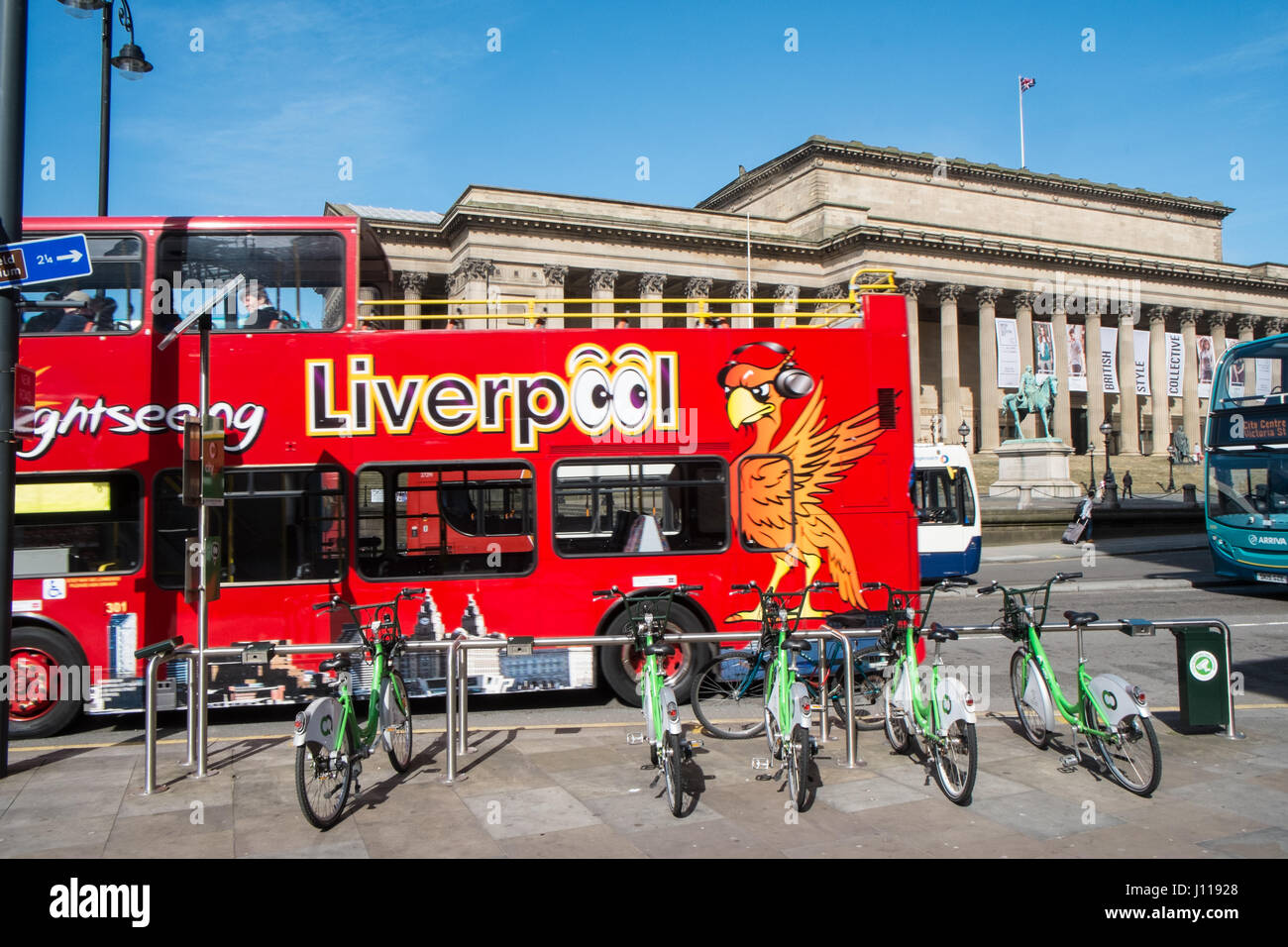 Tour, Bus, St Georges Hall, Saint, Georges Hall, Zentrum von Liverpool, Merseyside, England, UNESCO, Weltkulturerbe-Stadt, Stadt, Nord, Nord, England, Englisch, UK. Stockfoto