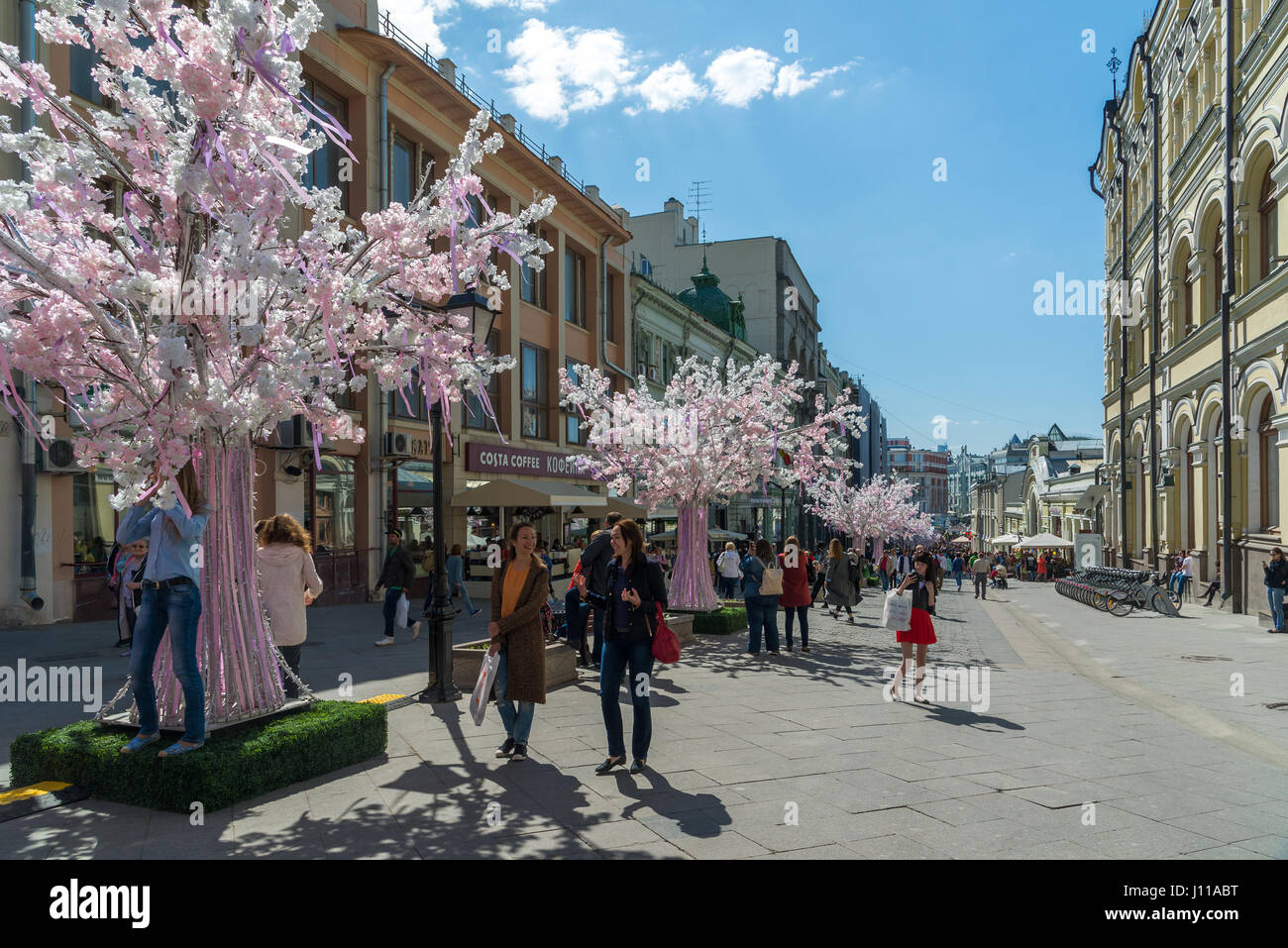 Moskau, Russland-14.2016 kann. Dekoration der Kuznetsky meisten Street für Urlaub - Moskauer Frühling Stockfoto