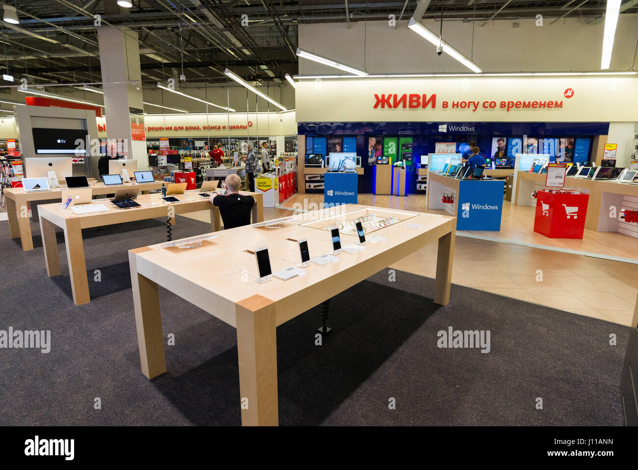 Khimki, Russland - 22. Dezember 2015. Inneren Mvideo großen Kette speichert verkaufen Elektronik und Haushaltsgeräte Stockfoto