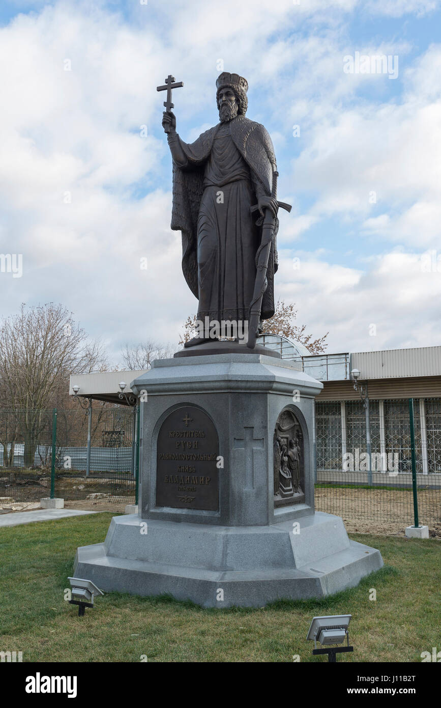VLADIMIR, RUSSLAND-05.11.2015.  Das Denkmal Duke Vladimir, Gründer der Stadt. goldenen touristischen ring Stockfoto