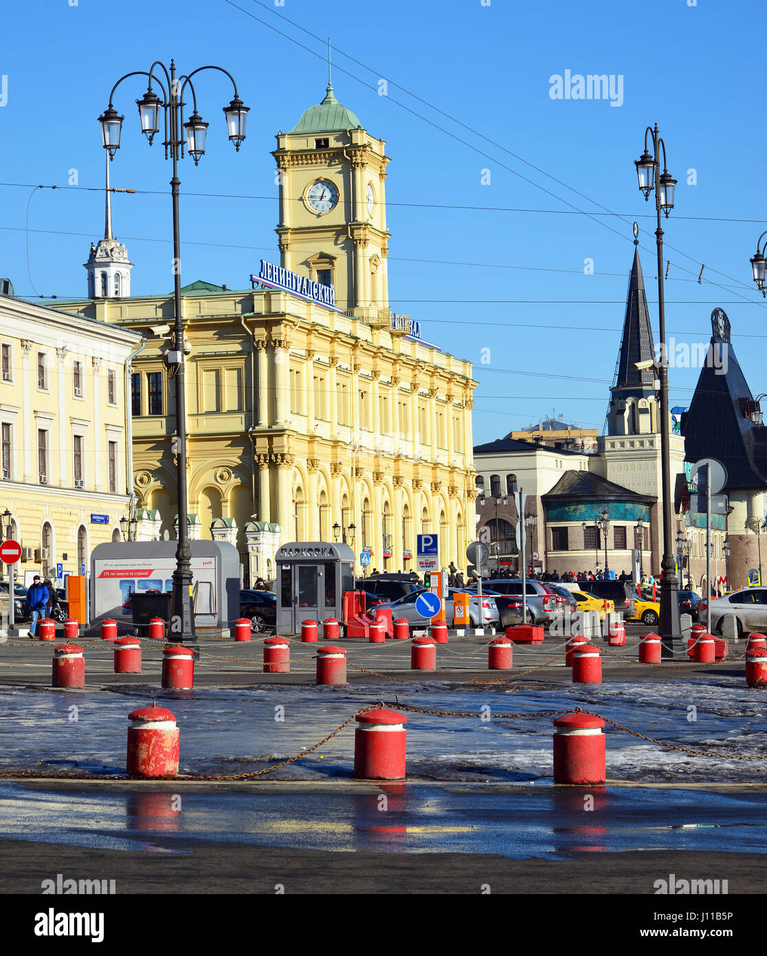 Moskau, Russland-Februar 18.2016. Komsomolskaja-Platz und dem Leningradsky Bahnhof Stockfoto