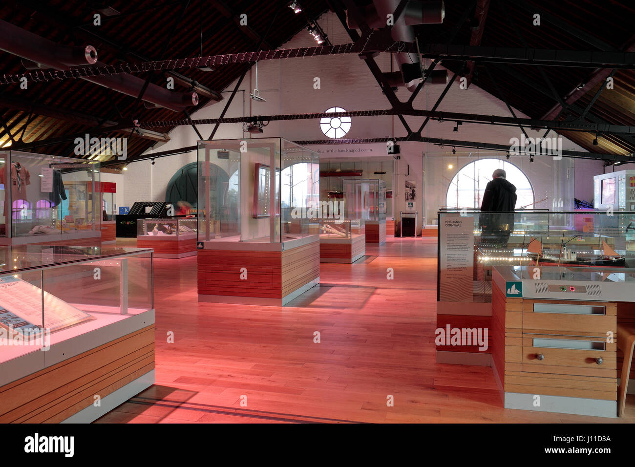 Gesamtansicht der Ausstellung zeigt in der National Waterfront Museum, Swansea, Wales. Stockfoto