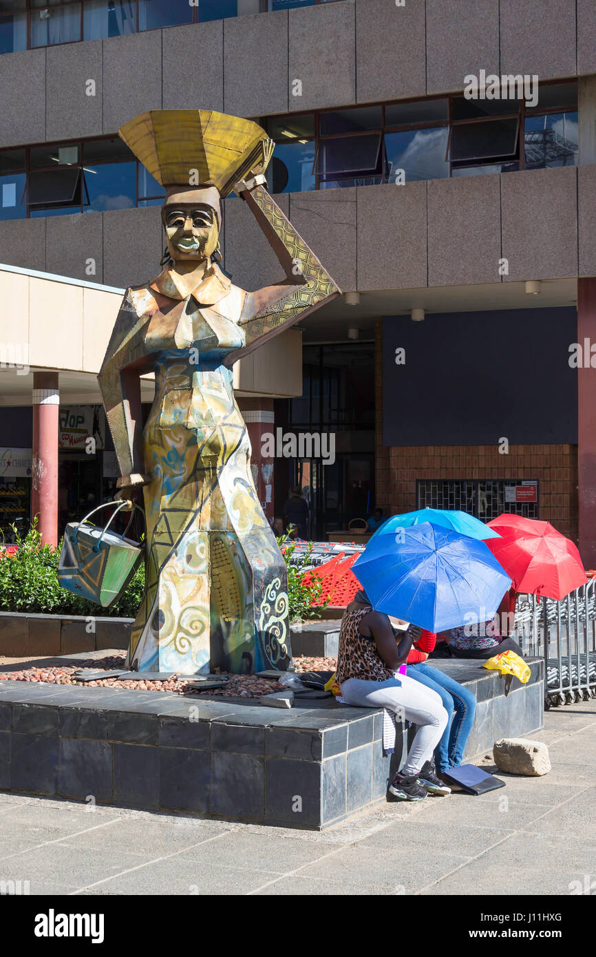 Skulptur im Stadtzentrum, Kingsway, Maseru, Maseru-Distrikt, Königreich von Lesotho Stockfoto