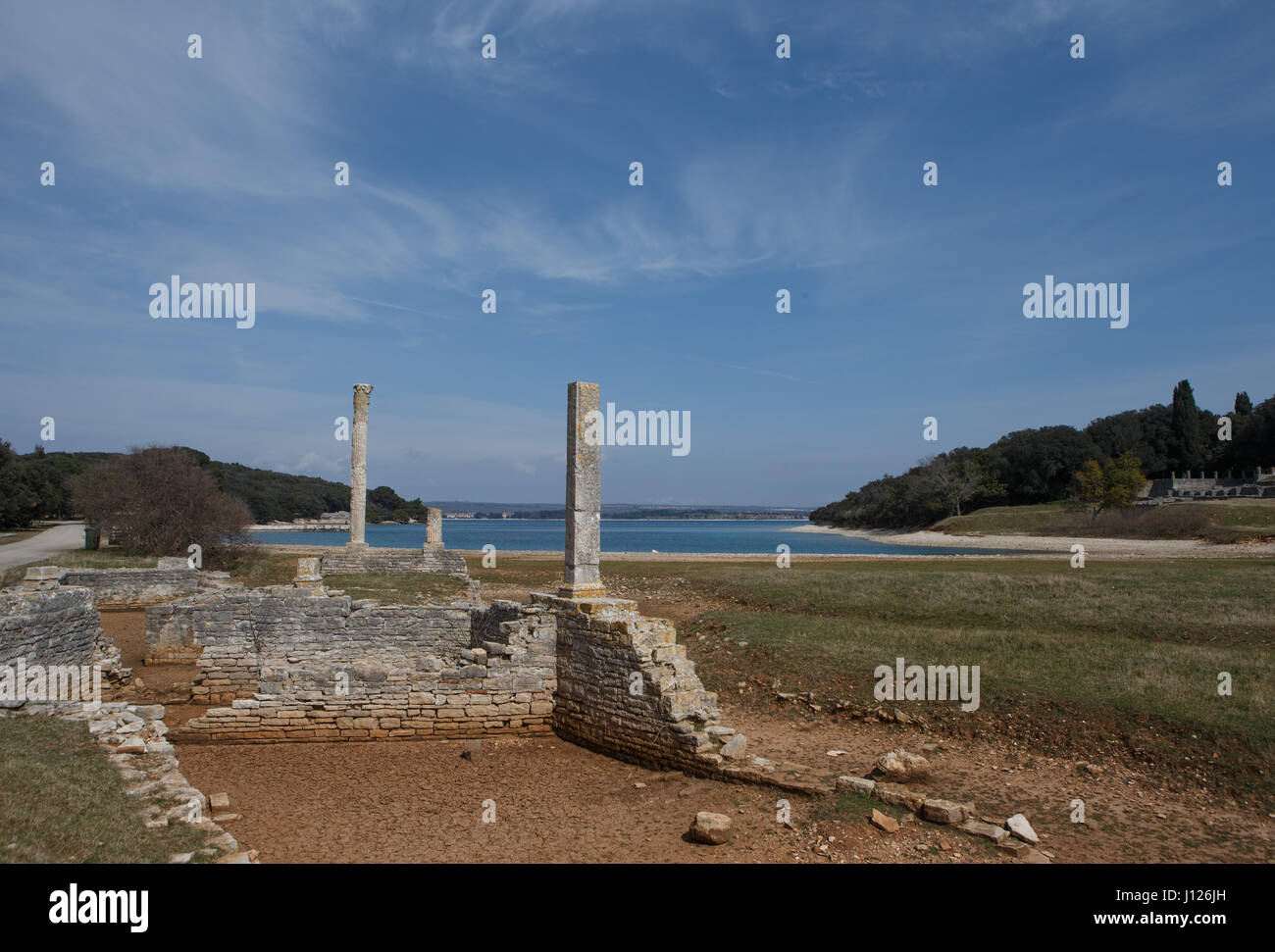 Ruinen eines römischen Tempels in der Bucht Verige, Nationalpark Brijuni, Istrien, Kroatien Stockfoto