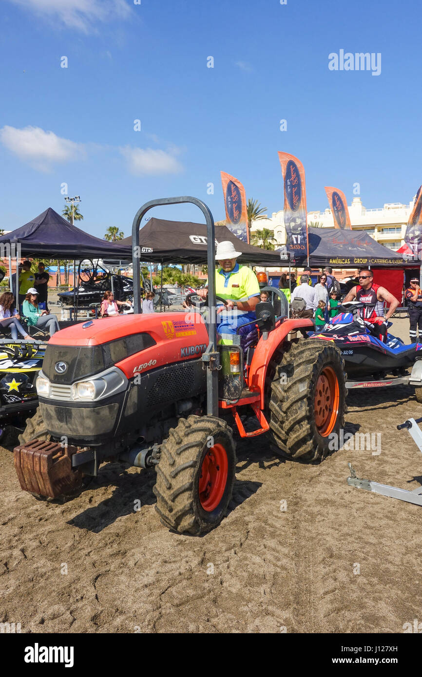 Traktor pulling Trolley mit Jet-Ski am spanischen Meisterschaft April 2017, Jet-Ski, Jetski, Benalmadena, Andalusien, Spanien. Stockfoto