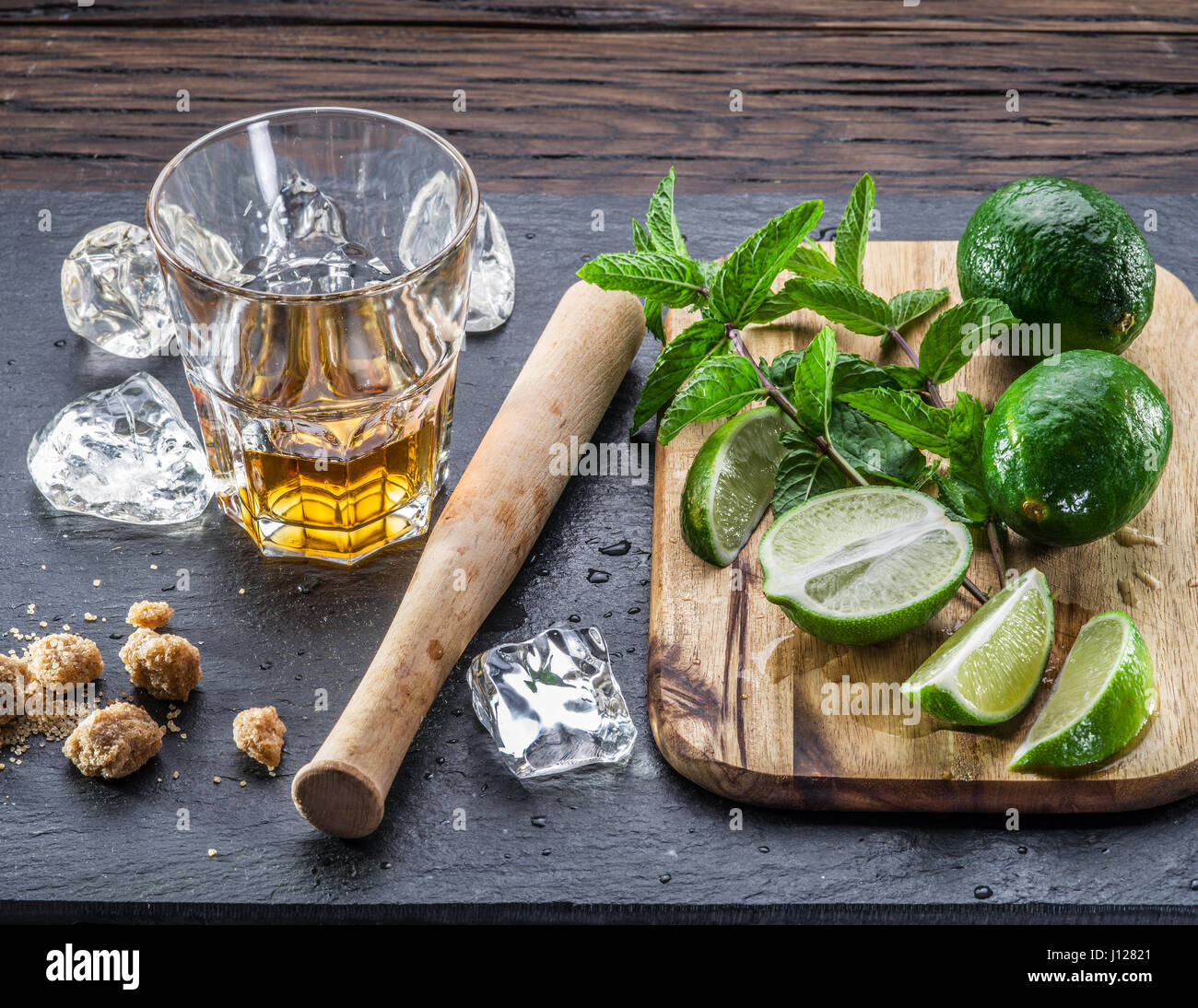 Mojito cocktail Zutaten auf dem Holztisch. Stockfoto