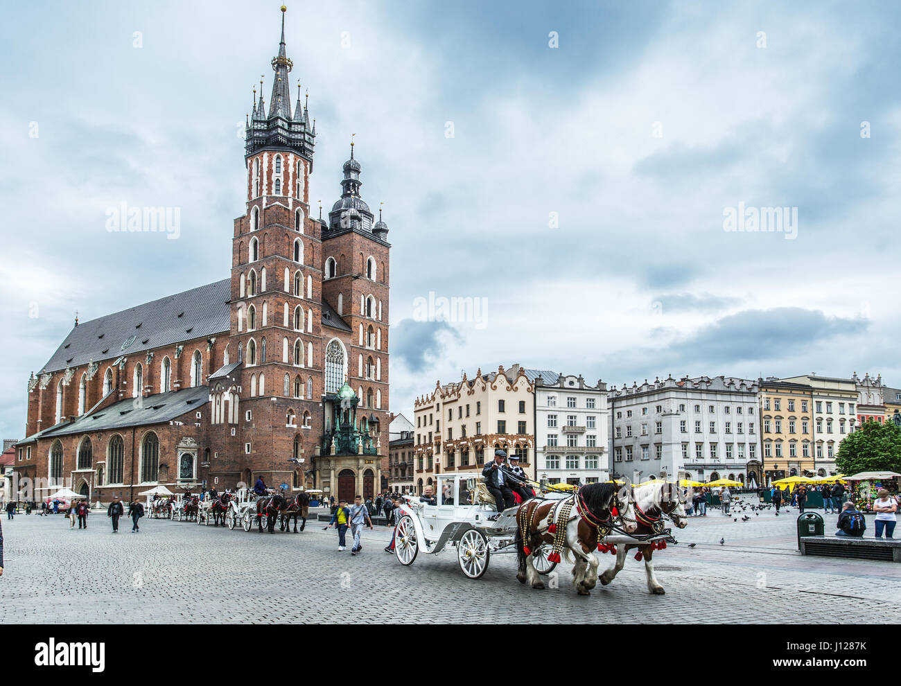 Basilika Saint Mary und Hauptplatz in Krakau. Stockfoto