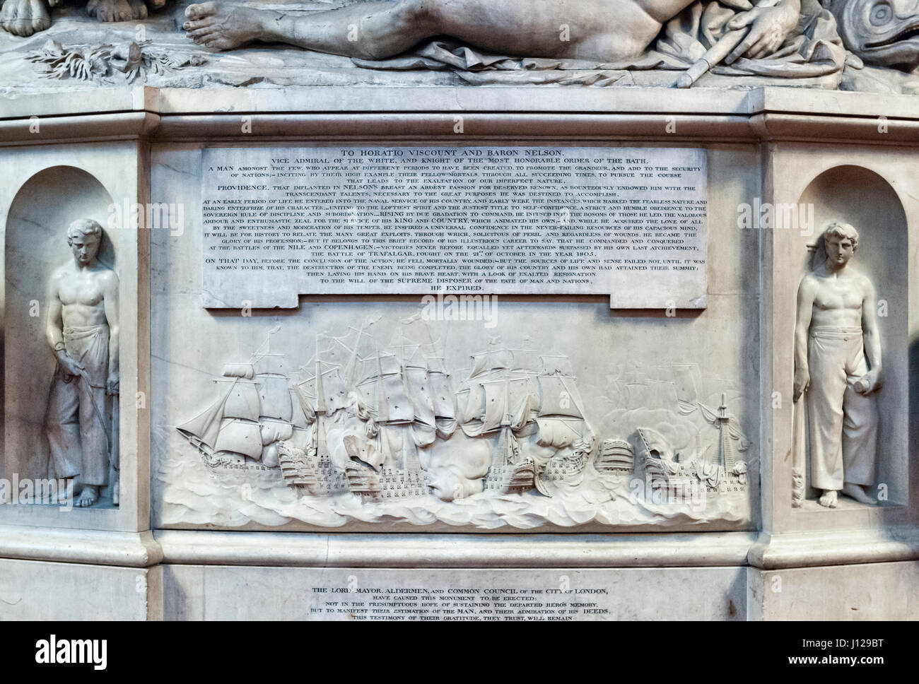 Guildhall, London, UK (Aula). Detail des Denkmals von Lord Nelson mit einem Flachrelief der Schlacht von Trafalgar Stockfoto